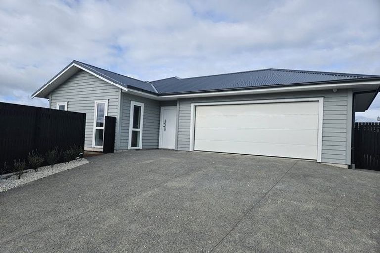 Photo of property in 94 Freedom Drive, Kelvin Grove, Palmerston North, 4470
