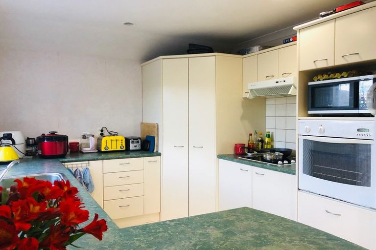 Photo of property in 23a Lisa Rise, Half Moon Bay, Auckland, 2012