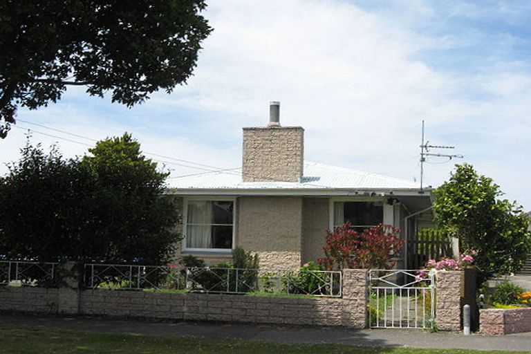 Photo of property in 30 Tenby Place, Avondale, Christchurch, 8061