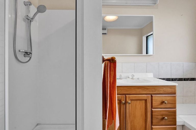 Photo of property in 20 Kellyville Heights, Merrilands, New Plymouth, 4312