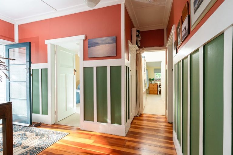 Photo of property in 72 Wellington Road, Paekakariki, 5034