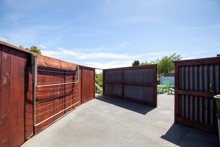 Photo of property in 12 Margaret Place, Merrilands, New Plymouth, 4312