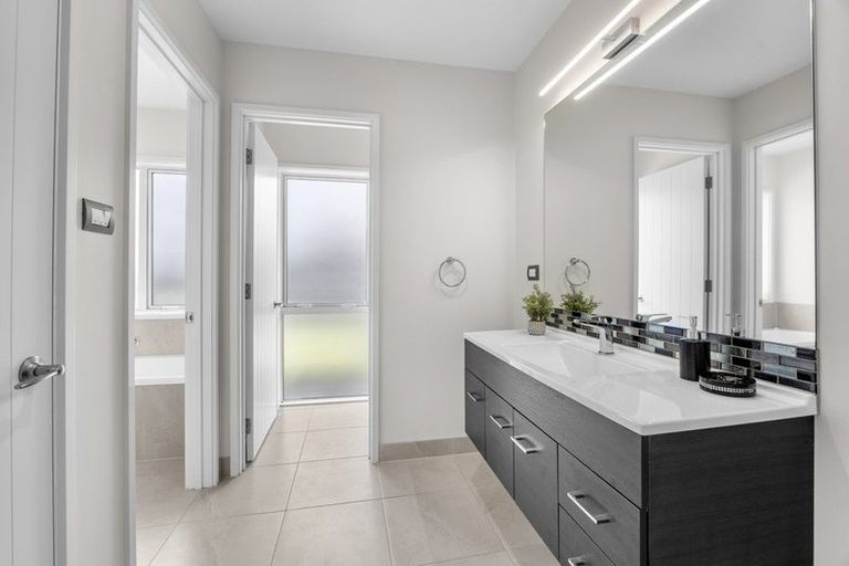 Photo of property in 8a Maple Lane, Huapai, Kumeu, 0810