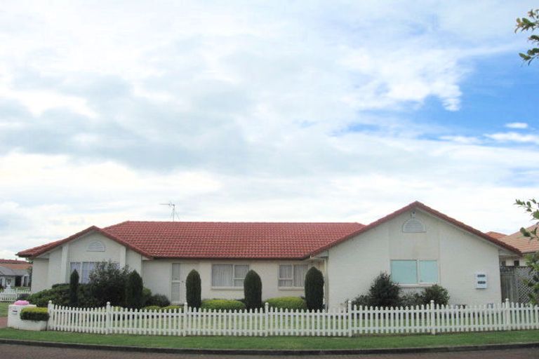 Photo of property in 18 Palmcrest Grove, Highland Park, Auckland, 2010