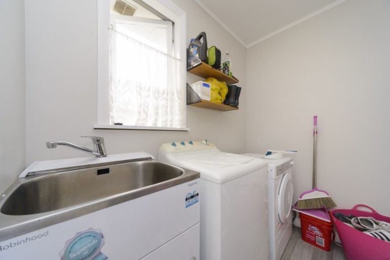 Photo of property in 5 Milton Street, Roslyn, Palmerston North, 4414