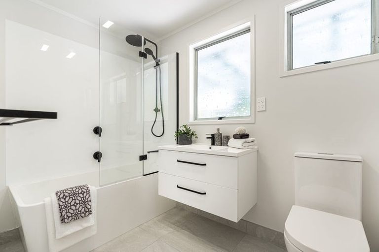 Photo of property in 23 Contessa Drive, Glenfield, Auckland, 0629