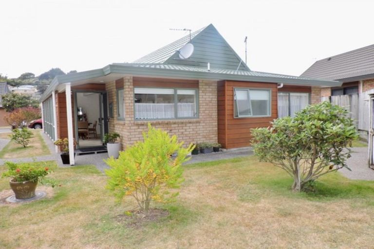 Photo of property in Redwood Village, 4/42 Main Road, Tawa, Wellington, 5028