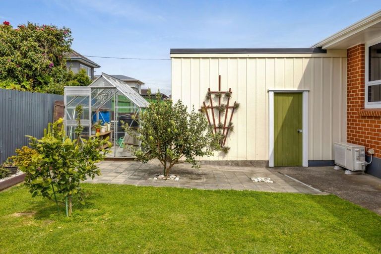 Photo of property in 9 Waimea Street, Westown, New Plymouth, 4310