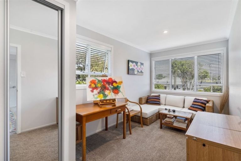 Photo of property in 2/9 Folkestone Street, Murrays Bay, Auckland, 0630