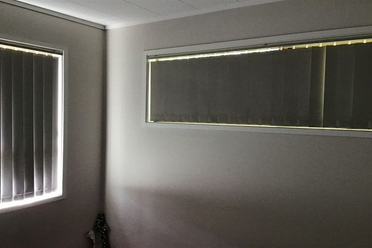 Photo of property in 1 Sandrine Avenue, Clover Park, Auckland, 2019