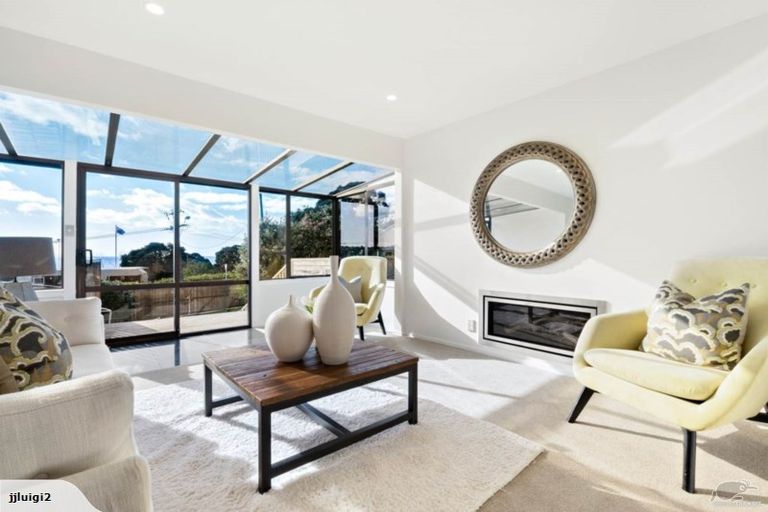 Photo of property in 1/31 Browns Bay Road, Browns Bay, Auckland, 0630