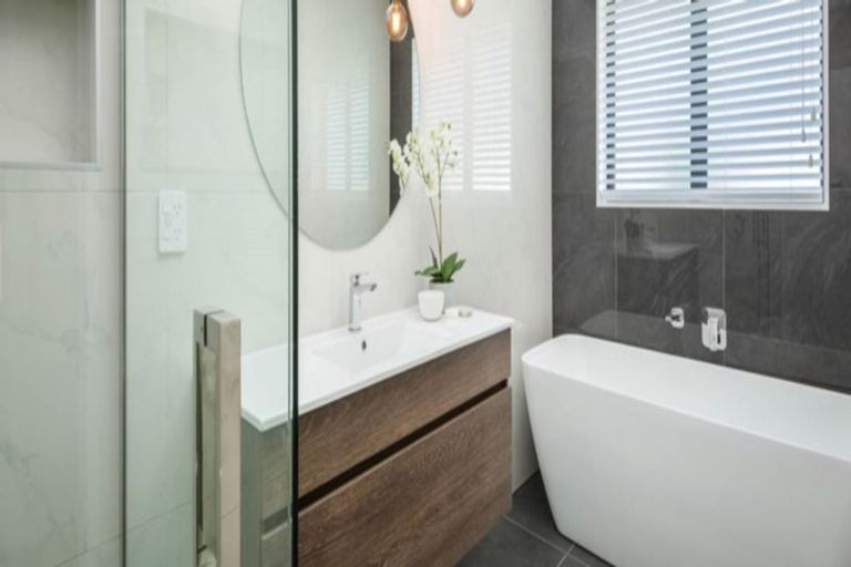 Photo of property in 3 Cowling Road, Hurdon, New Plymouth, 4310