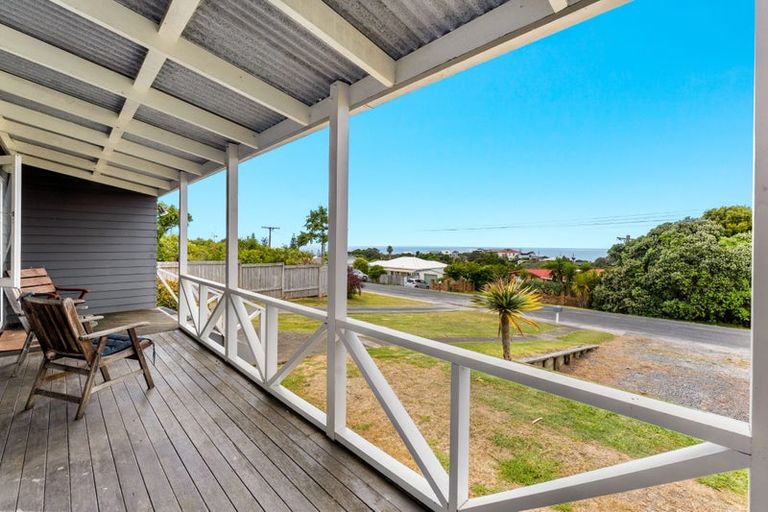 Photo of property in 16 Sea View Road, Leigh, 0985