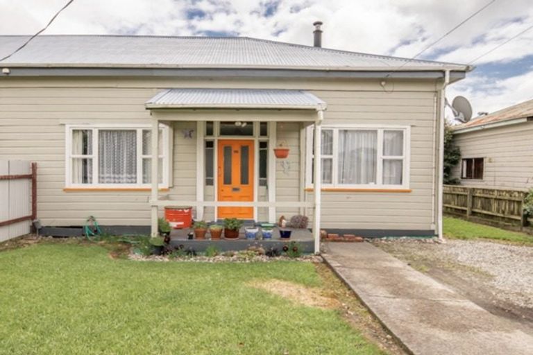 Photo of property in 82-84 Queen Street, Westport, 7825