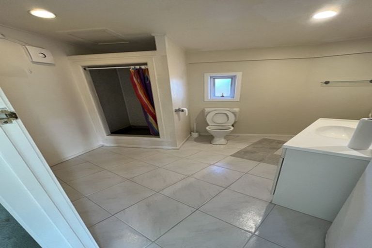 Photo of property in 17a Gulf Crest, Bucklands Beach, Auckland, 2012