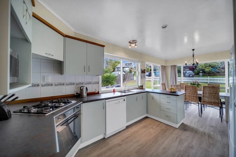 Photo of property in 6 Snowden Place, Opaheke, Papakura, 2113