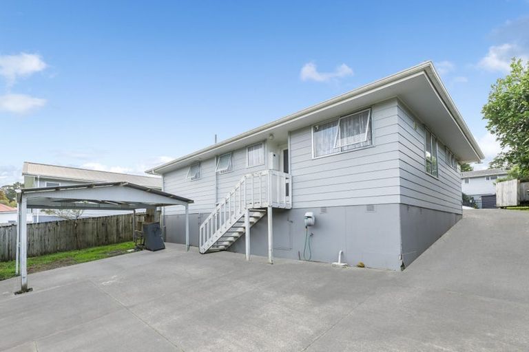Photo of property in 69 Kemp Road, Massey, Auckland, 0614