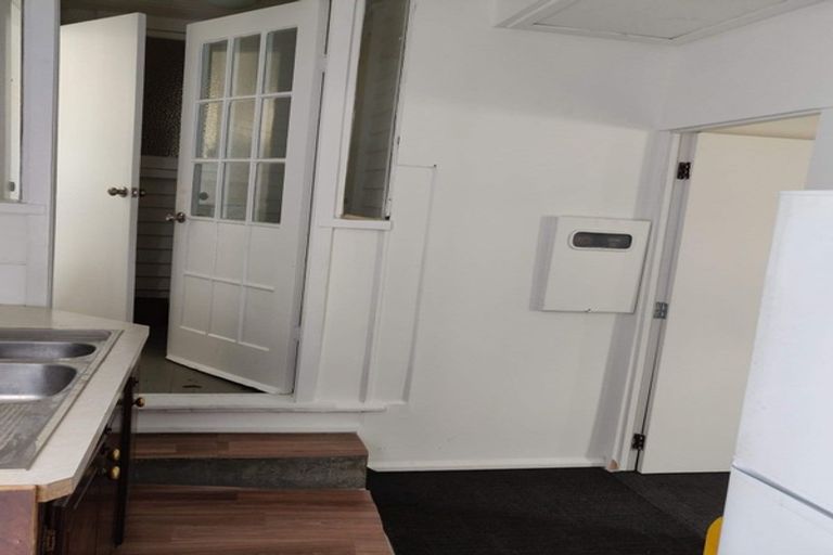 Photo of property in 118a Hutchinson Avenue, New Lynn, Auckland, 0600