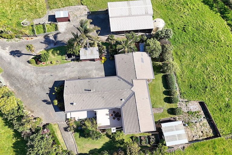 Photo of property in 242 Baylys Coast Road, Dargaville, 0377