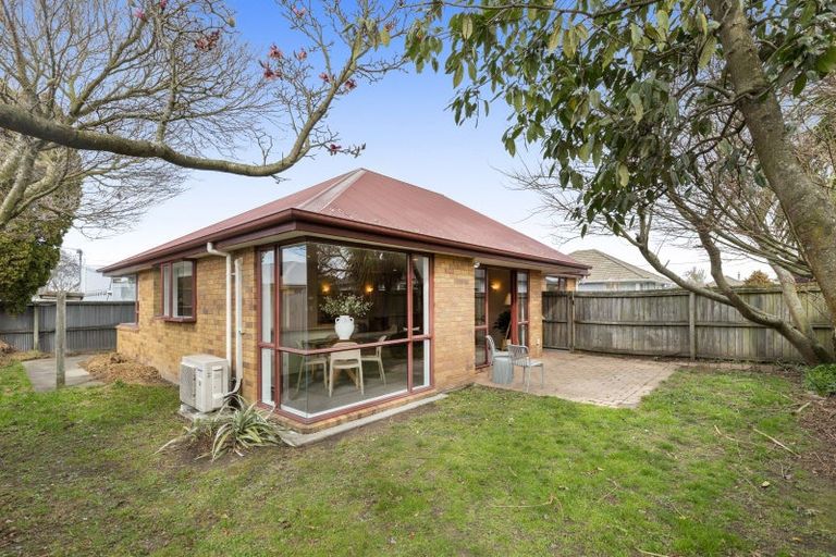 Photo of property in 2/172 Langdons Road, Northcote, Christchurch, 8052