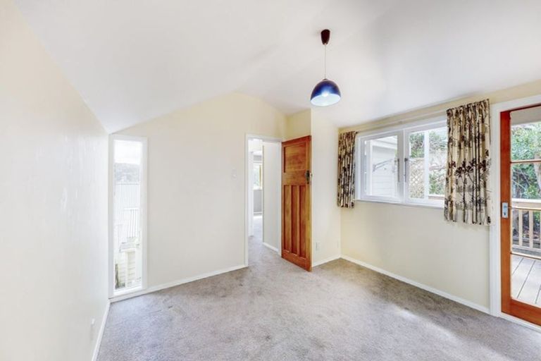 Photo of property in 19 Scarborough Terrace, Mount Victoria, Wellington, 6011