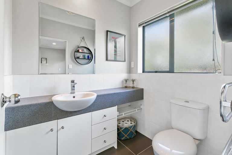 Photo of property in 56 Stranraer Crescent, Wattle Downs, Auckland, 2103