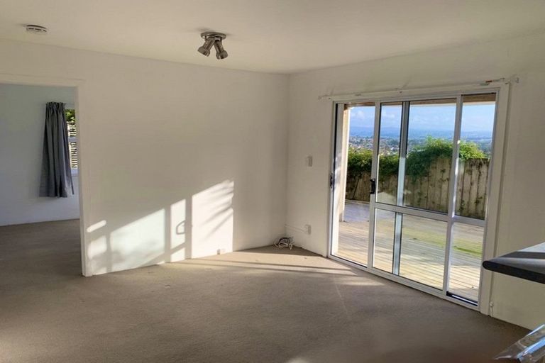 Photo of property in 2/20 Pemberton Avenue, Bayview, Auckland, 0629