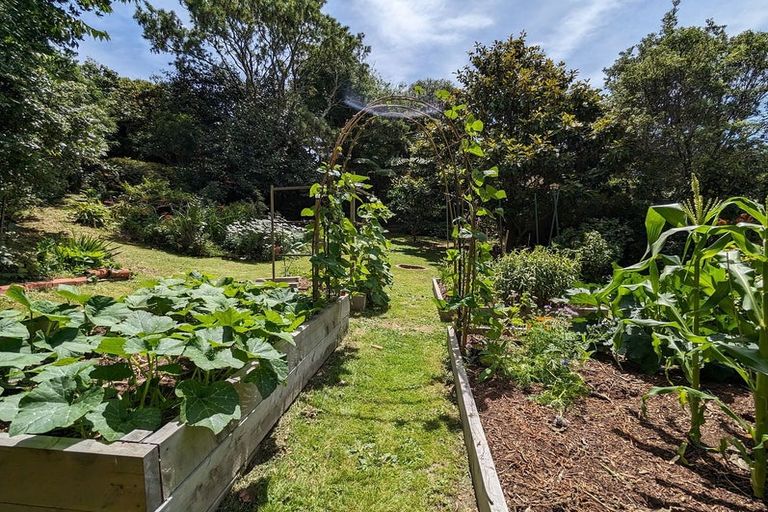 Photo of property in 14 Hillary Street, Tawa, Wellington, 5028