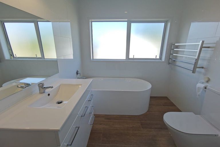 Photo of property in 25a Addison Drive, Glendene, Auckland, 0602