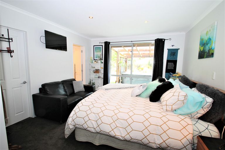 Photo of property in 43 Tara Hills Drive, North Taieri, Mosgiel, 9092