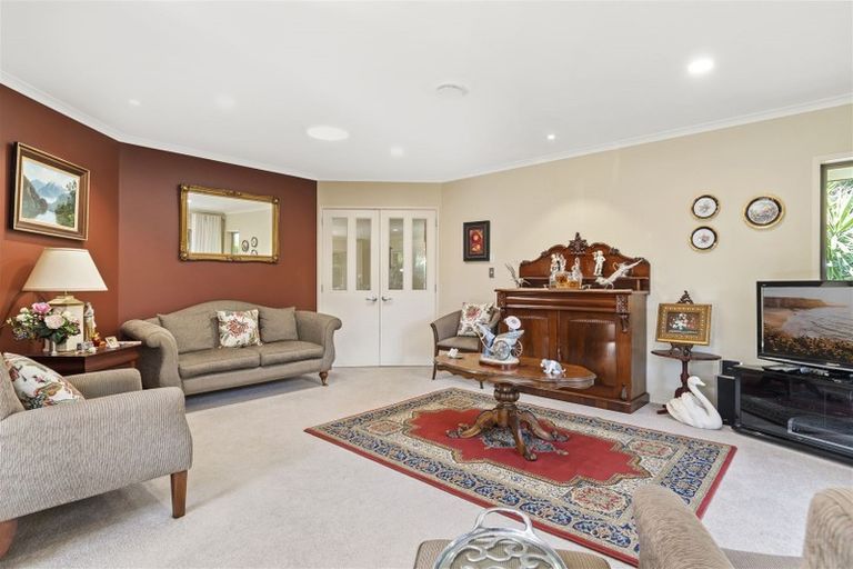 Photo of property in 15 Saint Heliers Place, Papamoa Beach, Papamoa, 3118