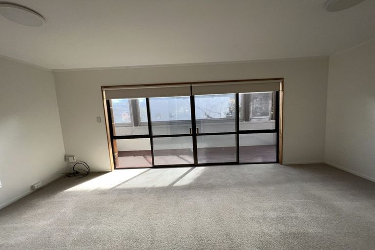 Photo of property in 4 Oystergrove Road, West Harbour, Auckland, 0618