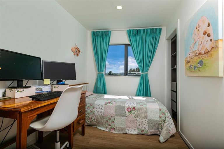 Photo of property in 22 View Ridge Drive, Ranui, Auckland, 0612