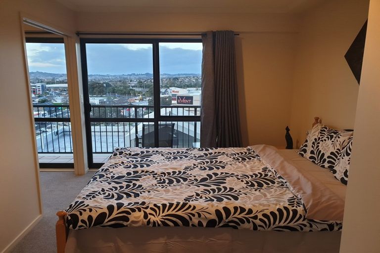 Photo of property in The Rennaissance, 12j/18 Ronwood Avenue, Manukau, Auckland, 2104