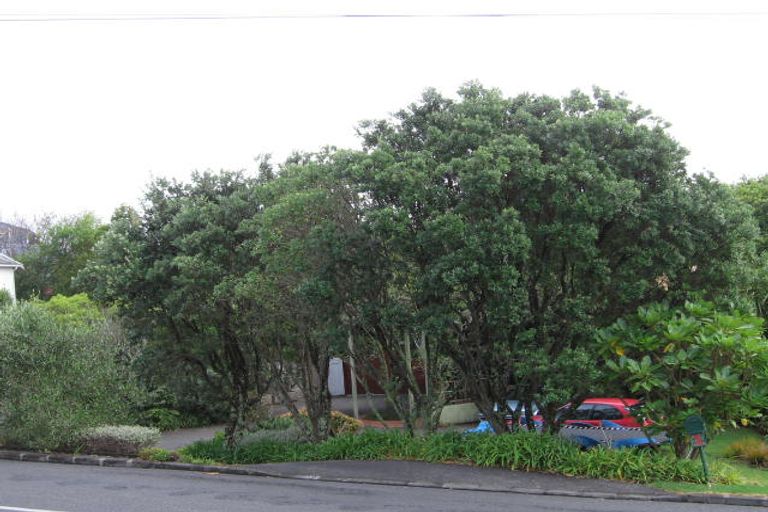 Photo of property in 1 Park Rise, Campbells Bay, Auckland, 0630