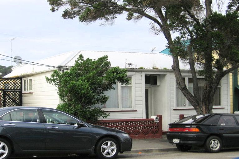 Photo of property in 16 Normanby Street, Newtown, Wellington, 6021