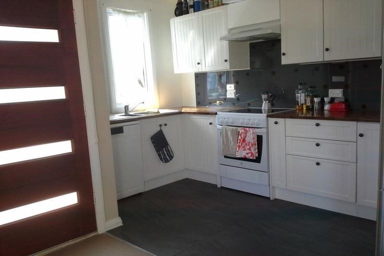 Photo of property in 52 Wallace Place, Westown, New Plymouth, 4310