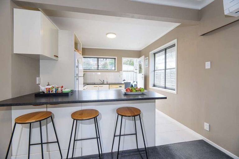 Photo of property in 2a/123 Hutchinsons Road, Bucklands Beach, Auckland, 2014