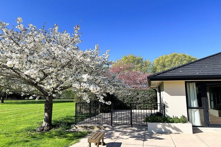 Photo of property in 290 Queen Elizabeth Ii Drive, Mairehau, Christchurch, 8052