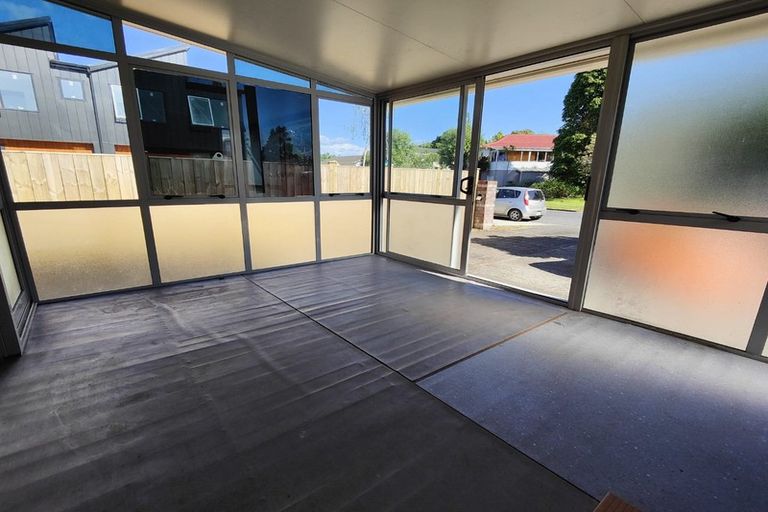 Photo of property in 31 Glennandrew Drive, Half Moon Bay, Auckland, 2012