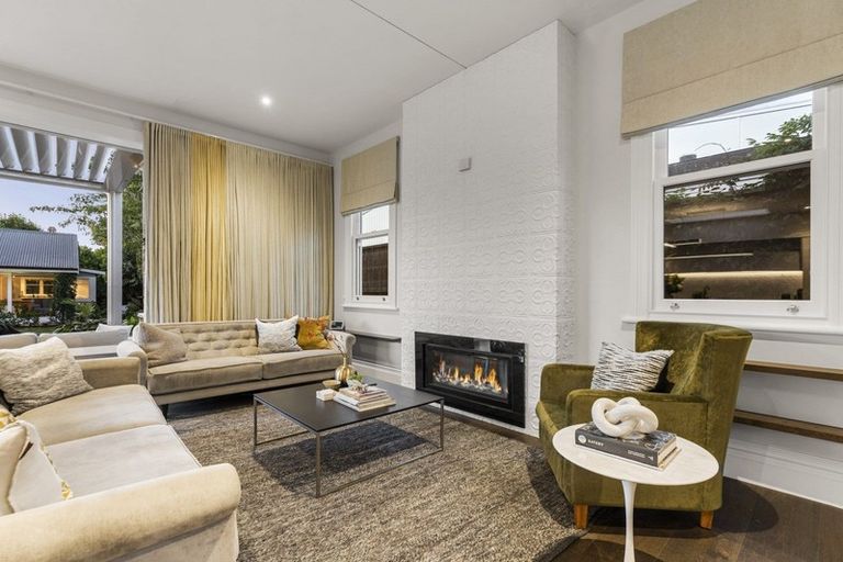 Photo of property in 23 Cheltenham Road, Devonport, Auckland, 0624