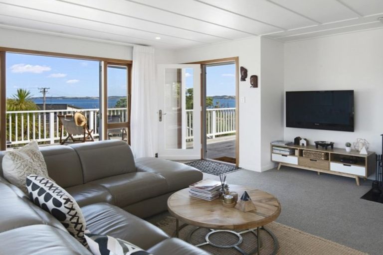 Photo of property in 4 Penguin Street, Leigh, 0985