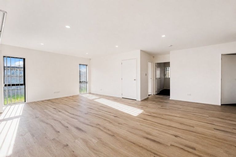 Photo of property in 32 Black Beech Crescent, Takanini, 2110