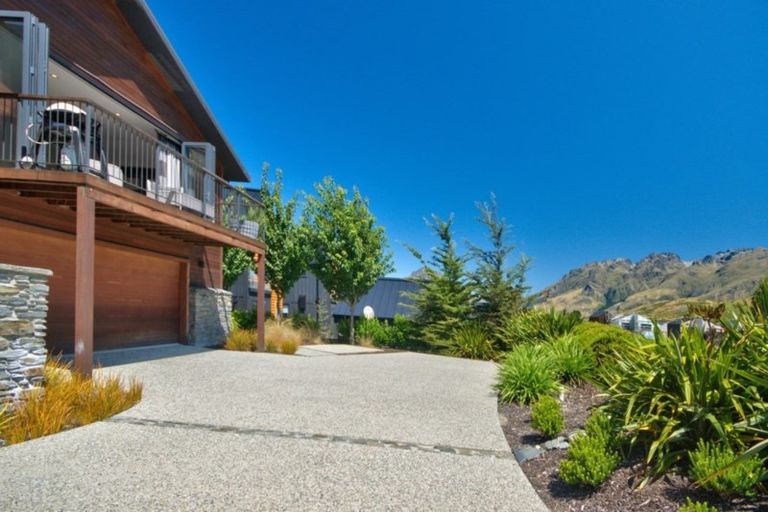 Photo of property in 33 Rannoch Drive, Jacks Point, Queenstown, 9371