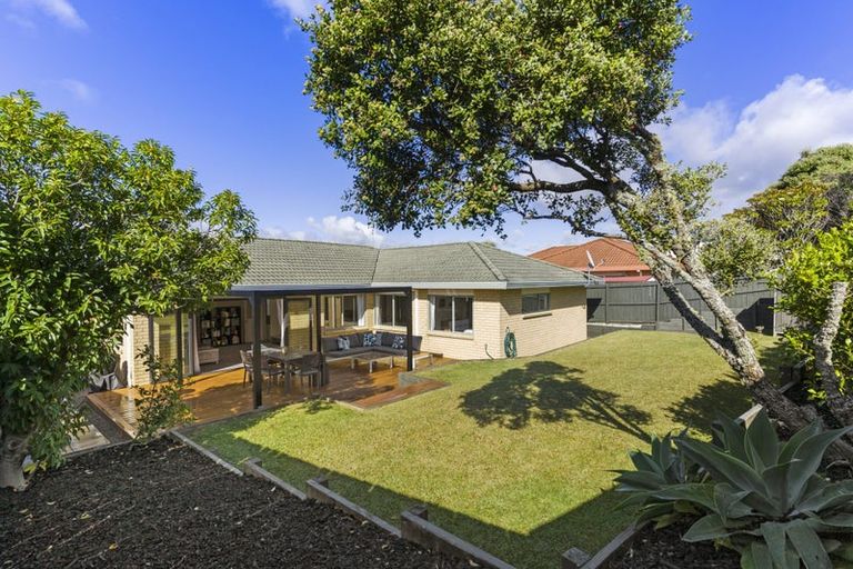 Photo of property in 71 Kath Hopper Drive, Orewa, 0931