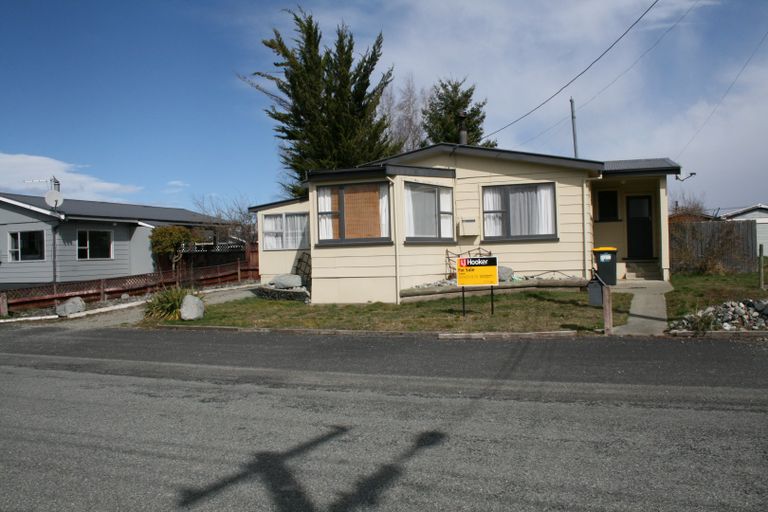 Photo of property in 16 Jollie Road, Twizel, 7901