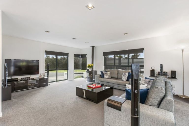 Photo of property in 2 Coral Drive, Papamoa Beach, Papamoa, 3118