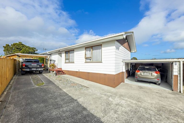Photo of property in 2/17 Shalimar Place, Clover Park, Auckland, 2019
