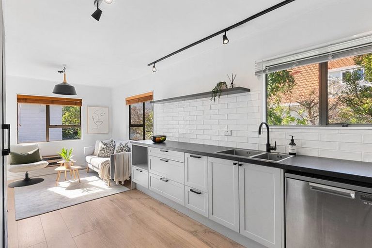Photo of property in 76 Khandallah Road, Ngaio, Wellington, 6035