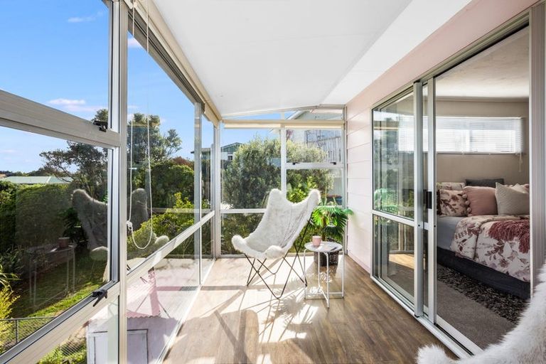 Photo of property in 6 De Castro Place, Titahi Bay, Porirua, 5022